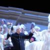 Simon Rattle with performers Simon Rattle with performers